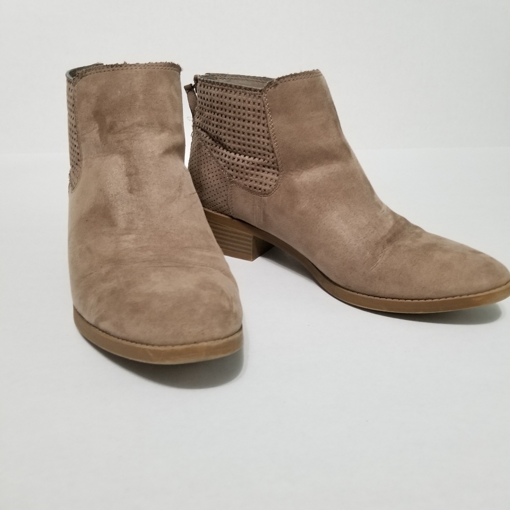 Tan brown boot size 9